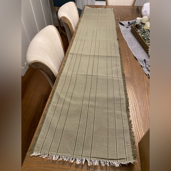Table Runner Hobby Lobby Green - Picture 1 of 3